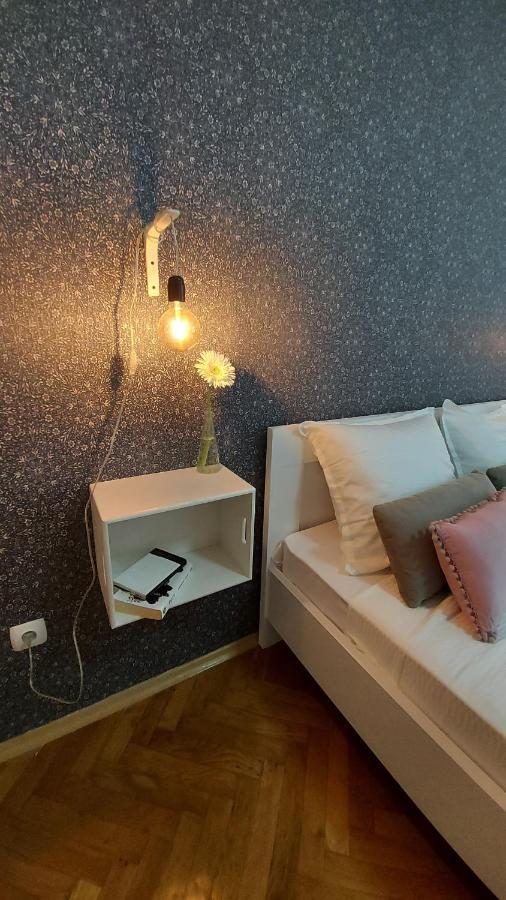 Inner City Two Bedroom Apartment Skopje Luaran gambar